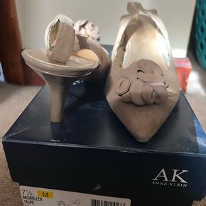 Anne Klein Women Dress Shoes Taupe size 7.5
